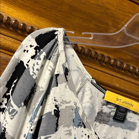 St. John Women's Black, Gray, and White Abstract Long Sleeve Top Size L EUC - Picture 3 of 6